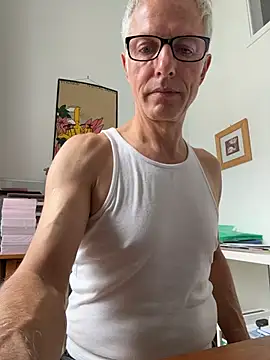 Živá chatovací místnost SexyLeon8