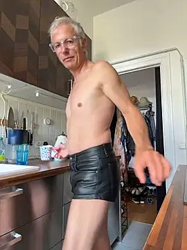 SexyLeon8 чат на живо