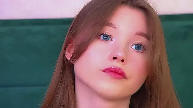 KeiraAsti Adlı Modelin Canlı Sohbet Odası