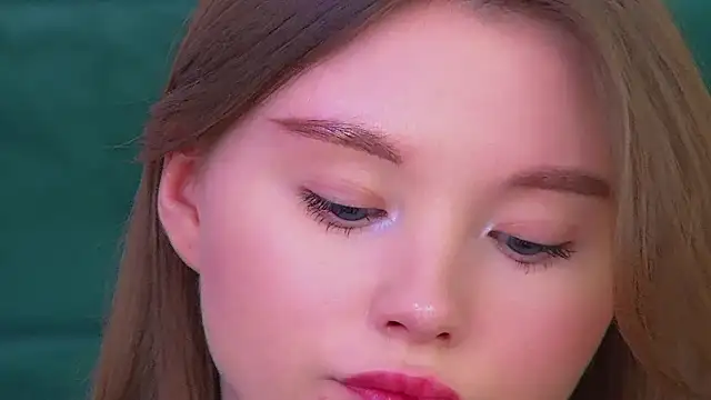 חדר צ'אט בשידור חי של KeiraAsti