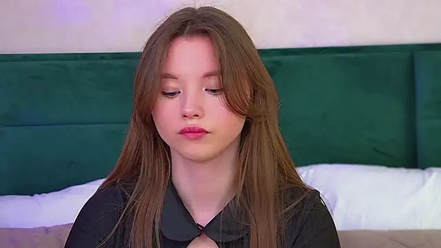 חדר צ'אט בשידור חי של KeiraAsti