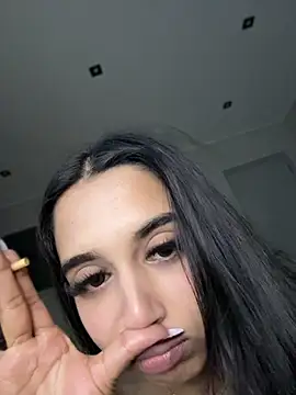 חדר צ'אט בשידור חי של LilMisIndianx