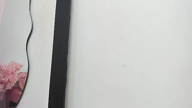 חדר צ'אט בשידור חי של pinky_f00x