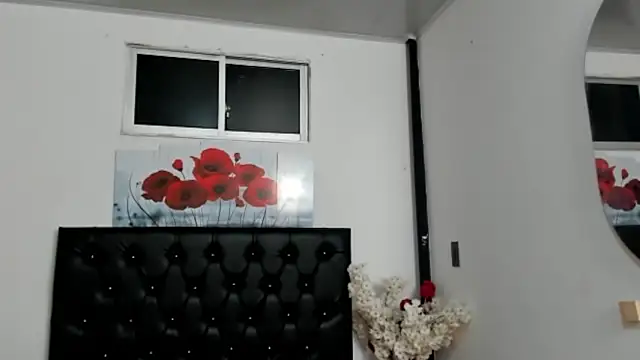 pinky_f00x Adlı Modelin Canlı Sohbet Odası