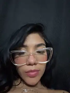 ElaRose_12 Adlı Modelin Canlı Sohbet Odası