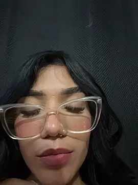 Sala de chat en directo de ElaRose_12