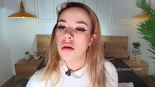 חדר צ'אט בשידור חי של Mariee_rosee