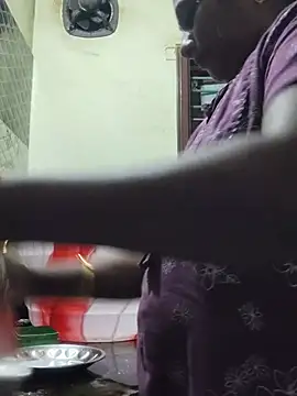 Phòng Chat Trực Tiếp yamini1431