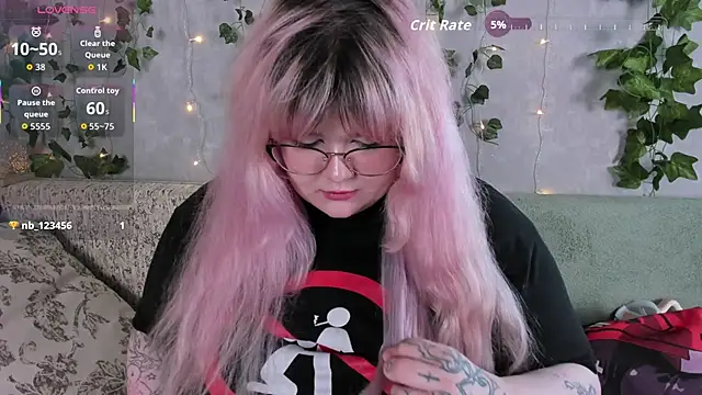 _CandyM1lky_'s Live Chat Room