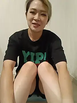 YUU-chan Adlı Modelin Canlı Sohbet Odası