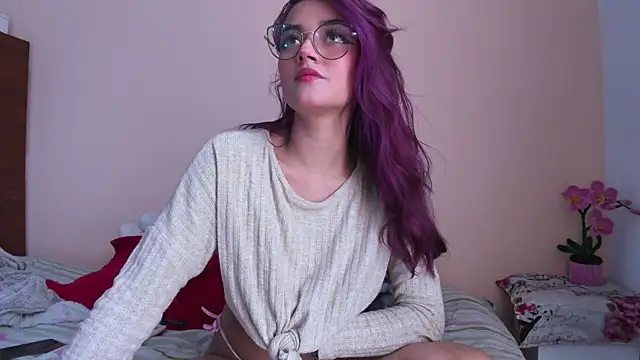 Emmantho Adlı Modelin Canlı Sohbet Odası
