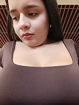 חדר צ'אט בשידור חי של Julieth_hot-69
