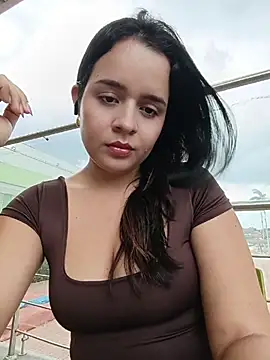 חדר צ'אט בשידור חי של Julieth_hot-69