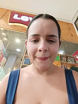 Julieth_hot-69 실시간 채팅방