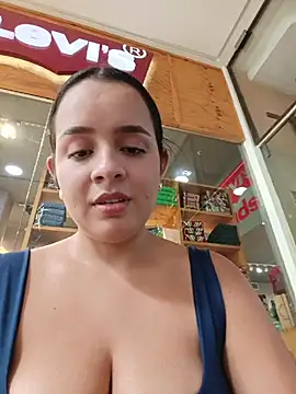 Julieth_hot-69 실시간 채팅방