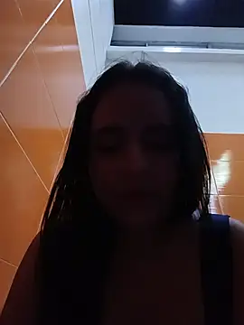 Julieth_hot-69's Live Chat Room