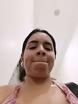 חדר צ'אט בשידור חי של Julieth_hot-69