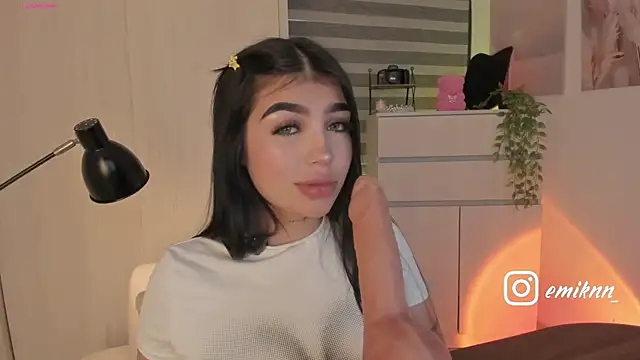 חדר צ'אט בשידור חי של EmmyKenner