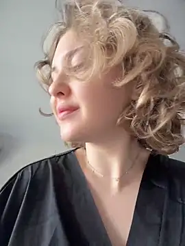 KellyKeler Adlı Modelin Canlı Sohbet Odası
