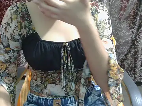 Živá chatovací místnost Adorable_Ayesha
