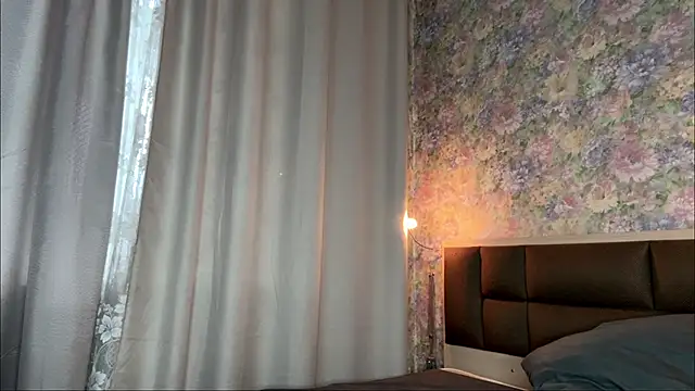 LoraDavi Adlı Modelin Canlı Sohbet Odası