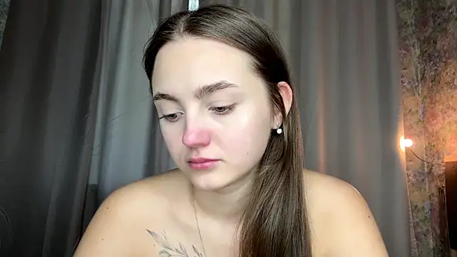 LoraDavi Adlı Modelin Canlı Sohbet Odası