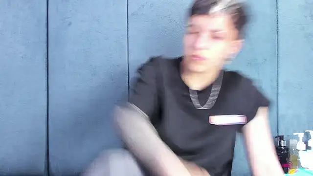 חדר צ'אט בשידור חי של Megan_Thompson_