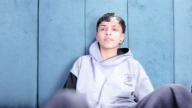 חדר צ'אט בשידור חי של Megan_Thompson_