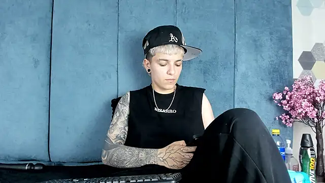 Megan_Thompson_'s Live Chat Room