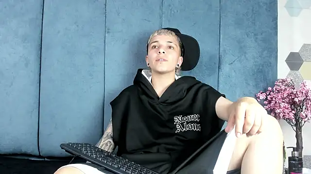 Megan_Thompson_'s Live Chat Room