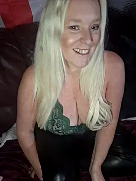 Sala de chat ao vivo de Bella_Squirts