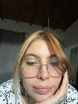 Živá chatovací místnost YunoRose_