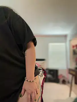 Alix_Valentine Adlı Modelin Canlı Sohbet Odası