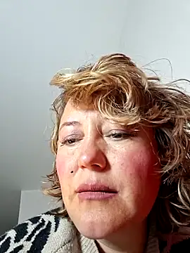 Tutideli Adlı Modelin Canlı Sohbet Odası