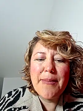 Tutideli Adlı Modelin Canlı Sohbet Odası