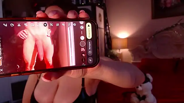 SofiaBimboss Adlı Modelin Canlı Sohbet Odası