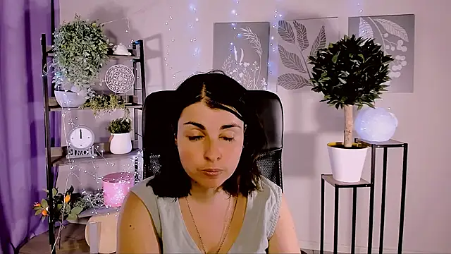 MartaEdams Adlı Modelin Canlı Sohbet Odası