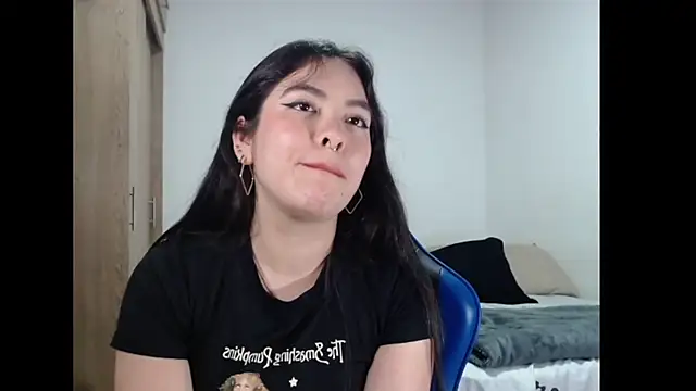 EloiseJun Adlı Modelin Canlı Sohbet Odası