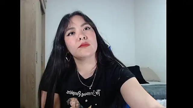 غرفة دردشة EloiseJun المباشرة
