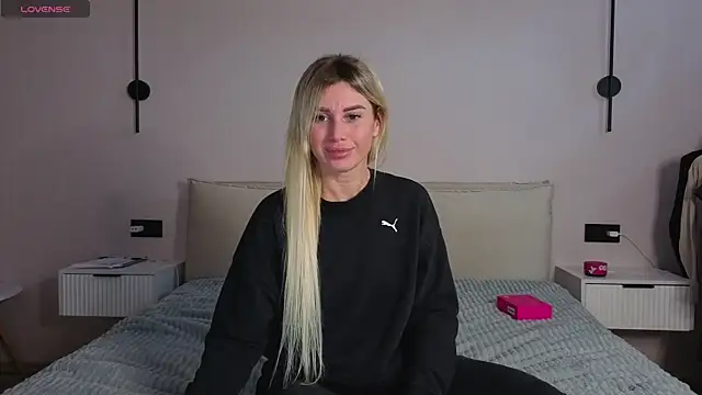 חדר צ'אט בשידור חי של Whiteflower_xo