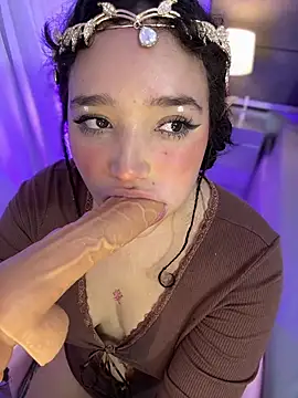 hinata_dolly – Naživo chatovacia miestnosť