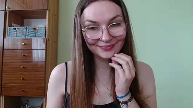 LooveELLYx's Live Chat Room
