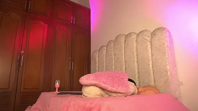 pocahotass_11 Adlı Modelin Canlı Sohbet Odası