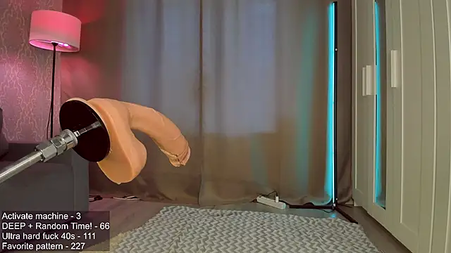Juicy_Vikki élő chatszobája