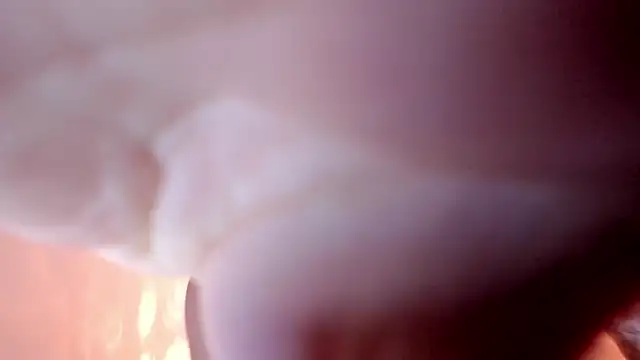 חדר צ'אט בשידור חי של megan_whitee__