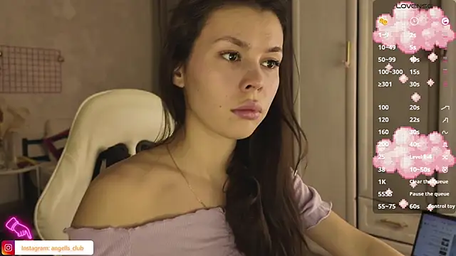 Živá chatovací místnost Idnkjustadeline