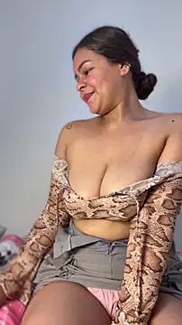 חדר צ'אט בשידור חי של sweet_shadil_