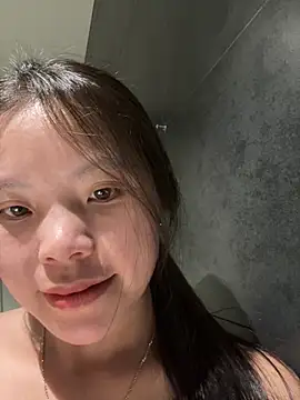 Bella_7777's Live Chat Room