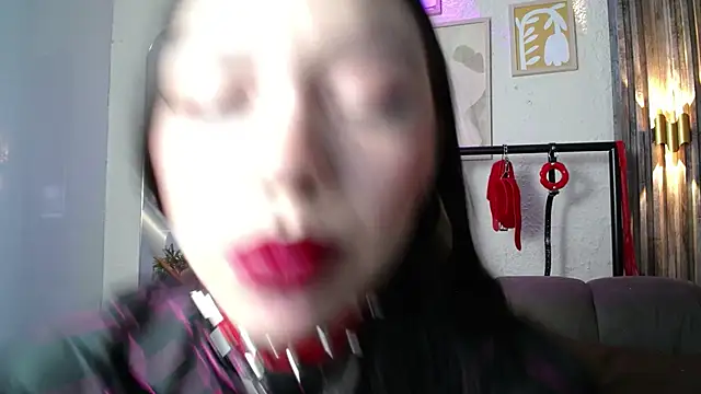 Živá chatovací místnost Doll4anall