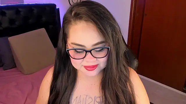 LolaVillalobos' Live Chat Room